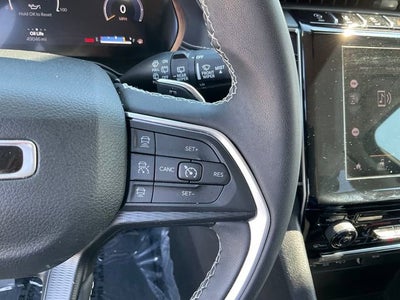 2023 Jeep Grand Cherokee Laredo 4x4