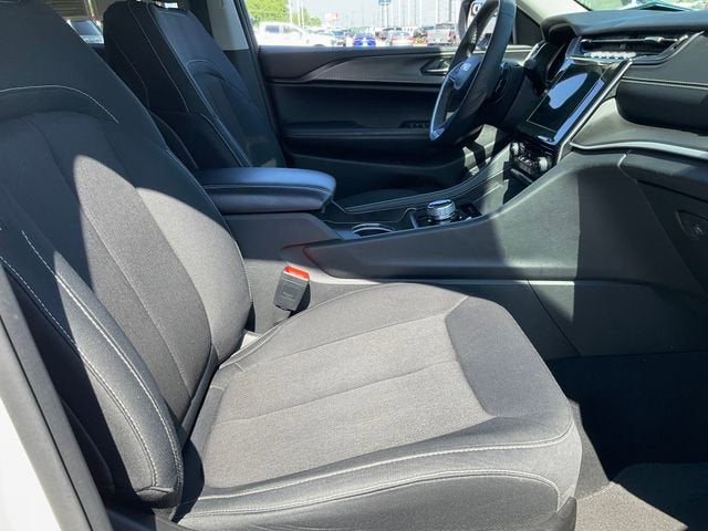 2023 Jeep Grand Cherokee Laredo 4x4