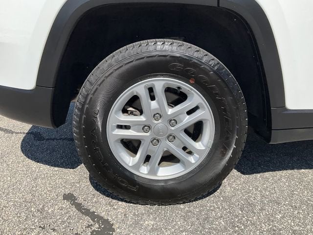 2023 Jeep Grand Cherokee Laredo 4x4