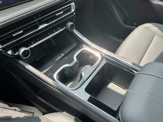 2027 Chevrolet Traverse LT - Photo 12