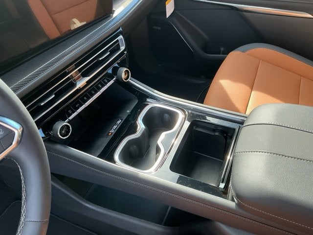 2027 Chevrolet Traverse Z71 - Photo 11