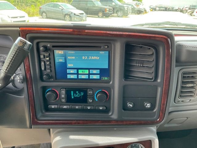 2005 Cadillac Escalade Standard