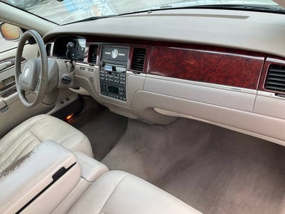 2003 Lincoln Town Car Executive