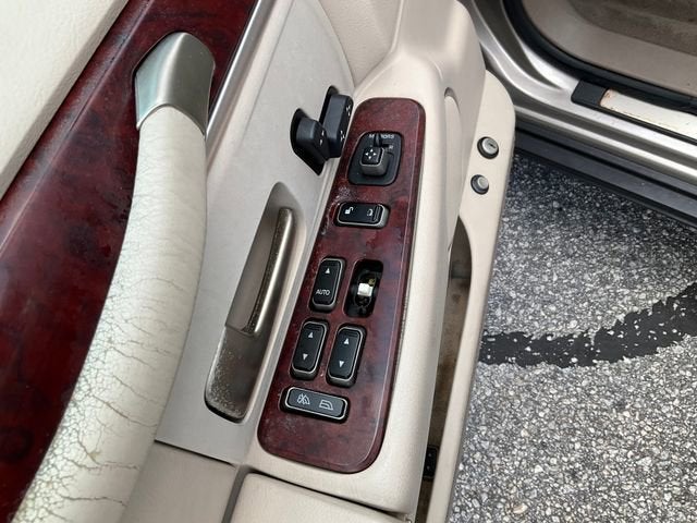 2003 Lincoln Town Car Executive