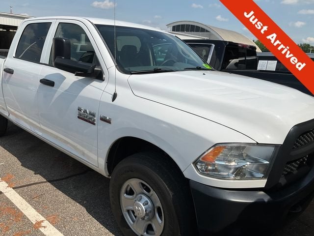 2017 RAM 3500 Tradesman Crew Cab 4x2 6'4" Box