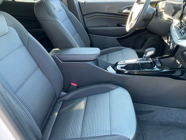 2026 Chevrolet Trax LT - Photo 18