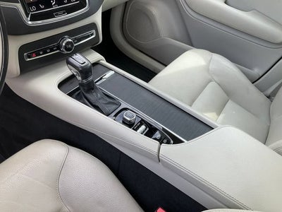 2020 Volvo XC90 T6 Momentum 6 Passenger