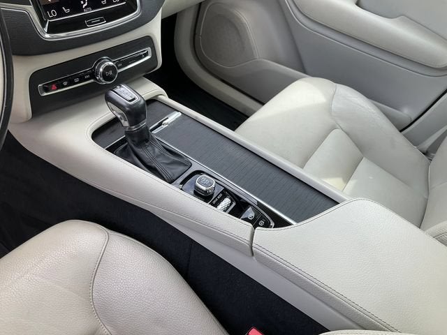 2020 Volvo XC90 T6 Momentum 6 Passenger