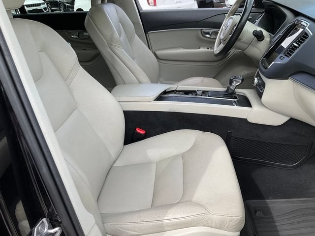 2020 Volvo XC90 T6 Momentum 6 Passenger