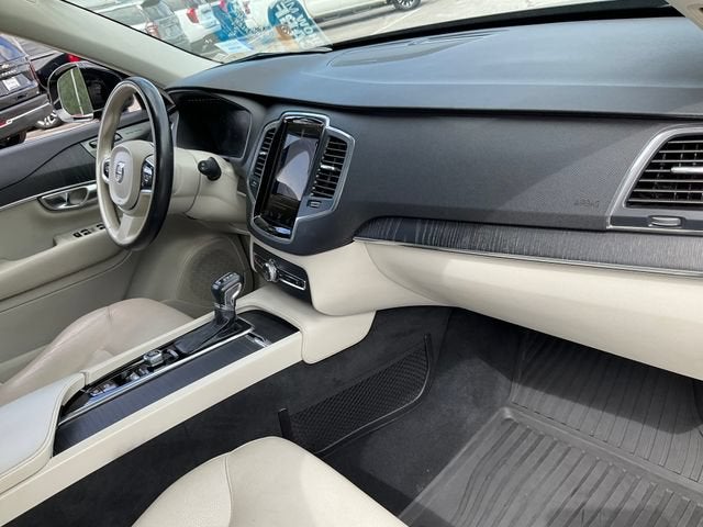 2020 Volvo XC90 T6 Momentum 6 Passenger